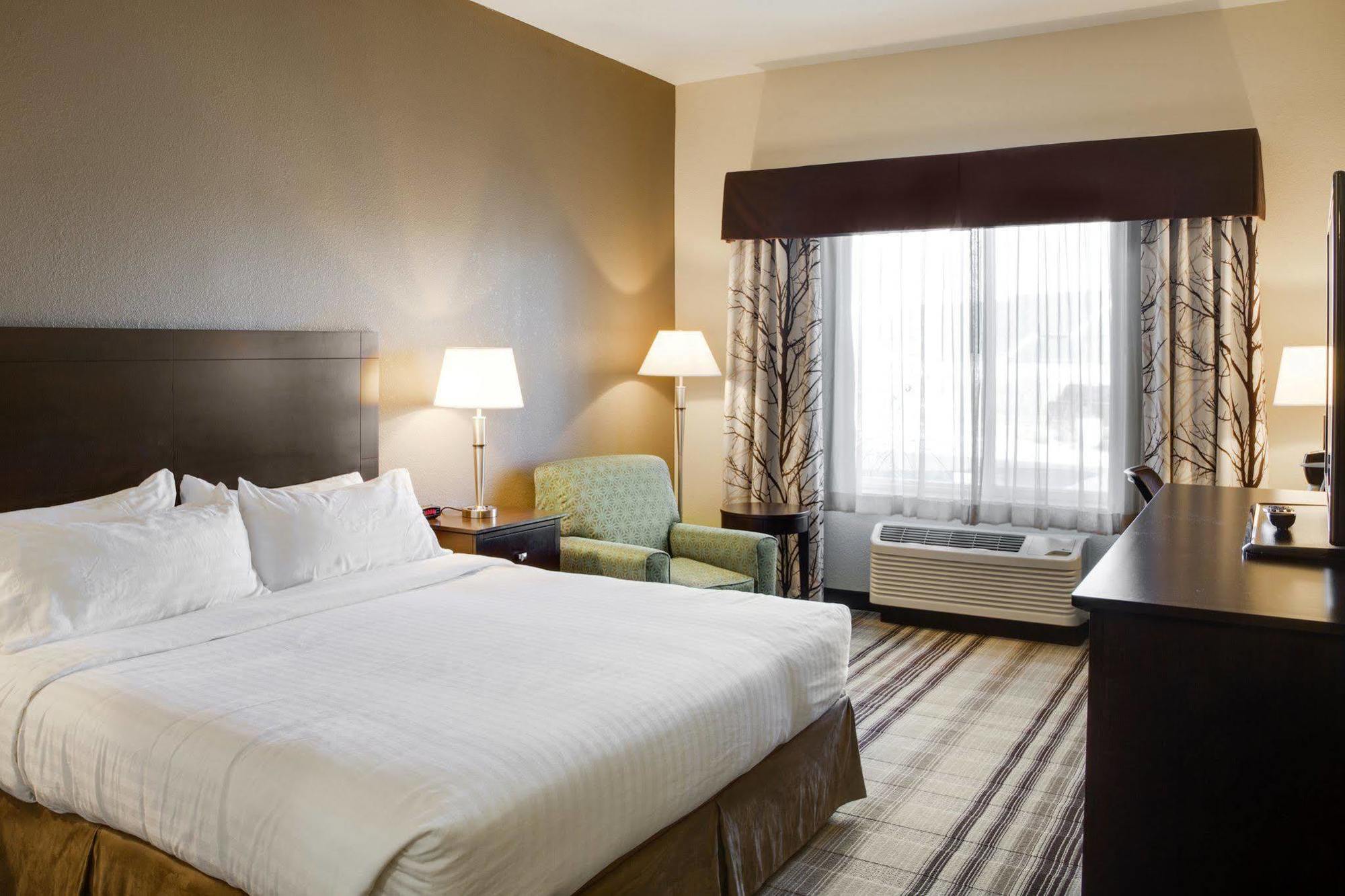 Holiday Inn Express & Suites Nevada By Ihg Exterior foto